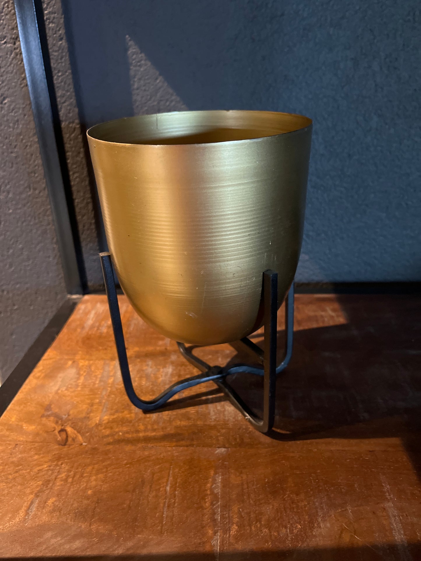 Planter brass finish | LIV